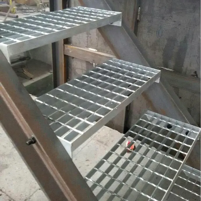 T4 step steel grating with anti-slip nosing for enhanced industrial stair safety and longevity.
